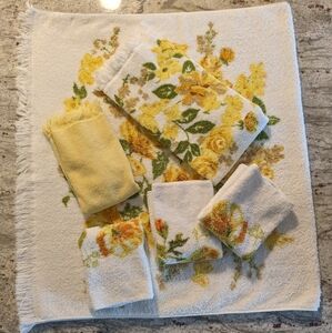 Six Vintage Utica J.P. Stevens White W/ Gold Yellow Floral Towels Fringe Cotton